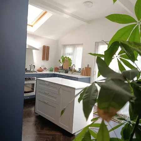 Сasa de vacaciones Stylish Home, Five Min Walk To Centre *