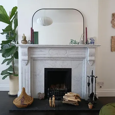 Stylish Home, Five Min Walk To Centre